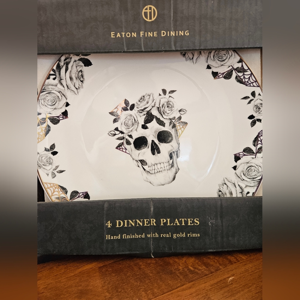 Skull Design Dinner Plates - Black and Gold